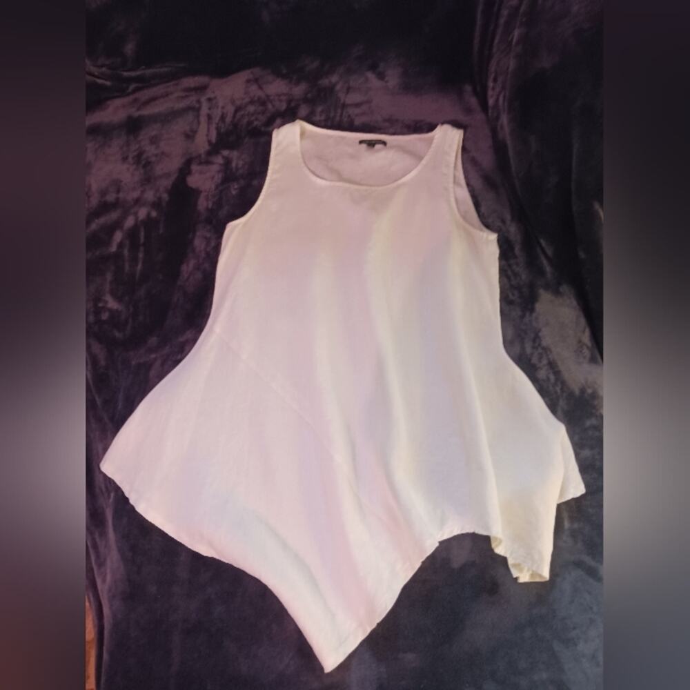 For Cynthia 100% linen ivory asymmetrical top. Size M - Picture 3 of 6
